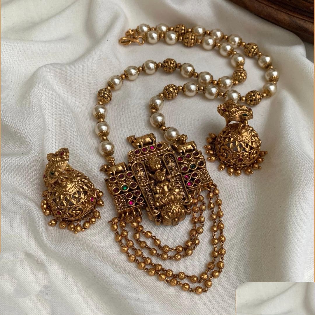 Manohari pearl necklace